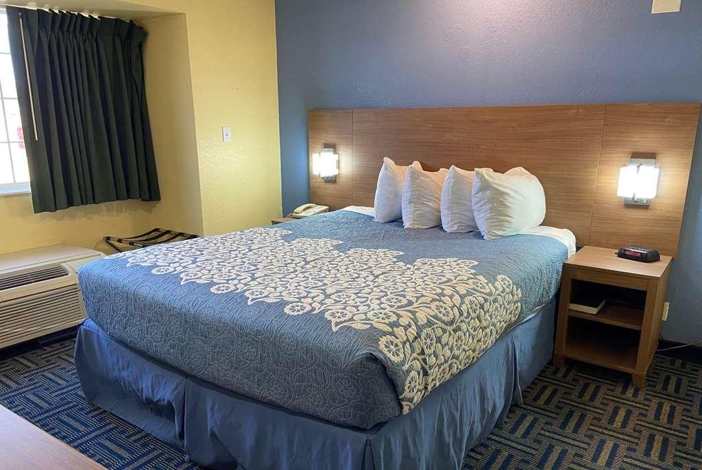 Days Inn Pryor Creek Room photo